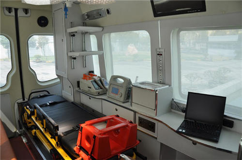 井陉县救护车内部